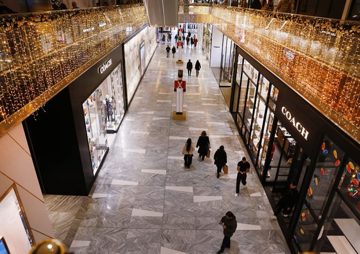Ho-hum holiday: Retail’s early results show modest growth in critical shopping season